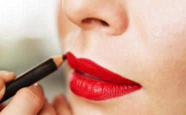 Cómo Elegir un Delineador Labial - Colores y técnicas de Maquillaje que Están de Moda